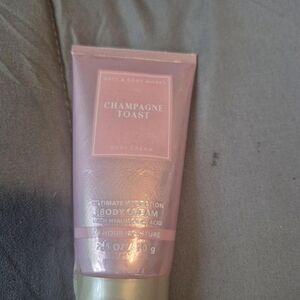 Bath & Body Works Champagne Toast Body Cream in Pink